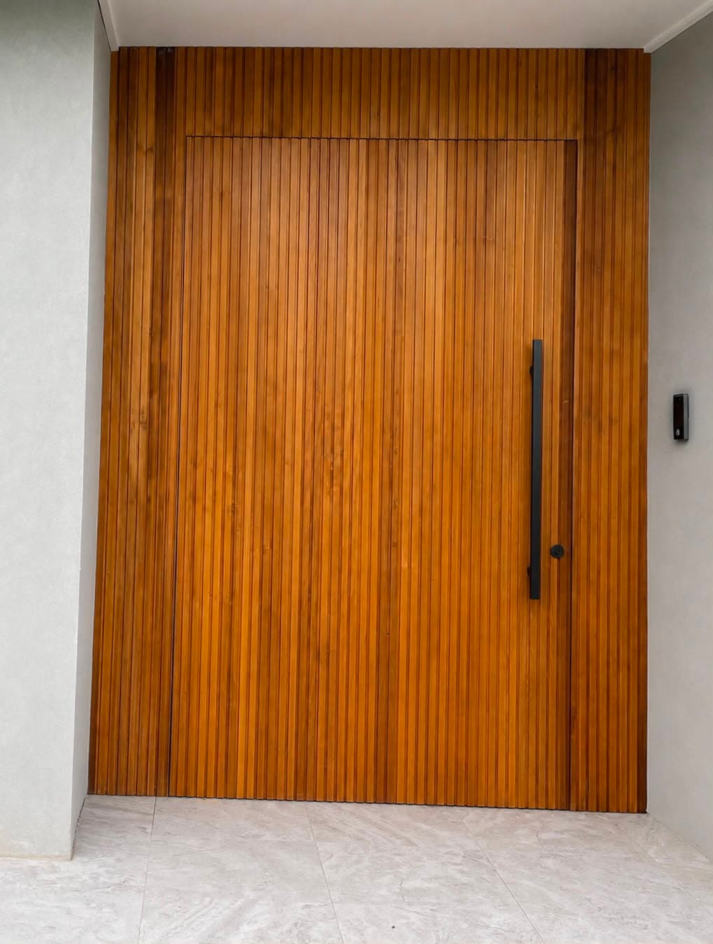 Luxury timber pivot door